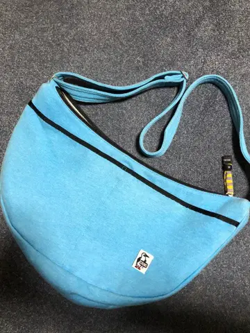 하프문형 숄더백 파랑
