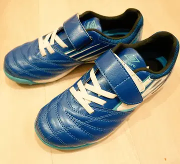 [엄브로] 트레이닝 축구 와이드 키즈 신발 21.0cm