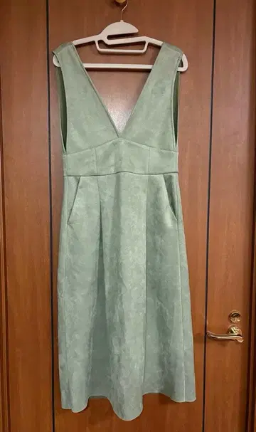 새상품급 ZARA 페이크 스웨이드 원피스