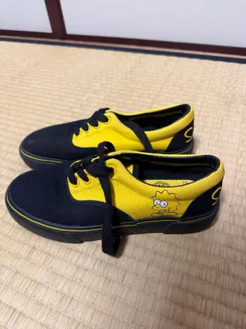 더 심슨즈 리사 스니커즈 블랙/옐로우 컬러 23cm