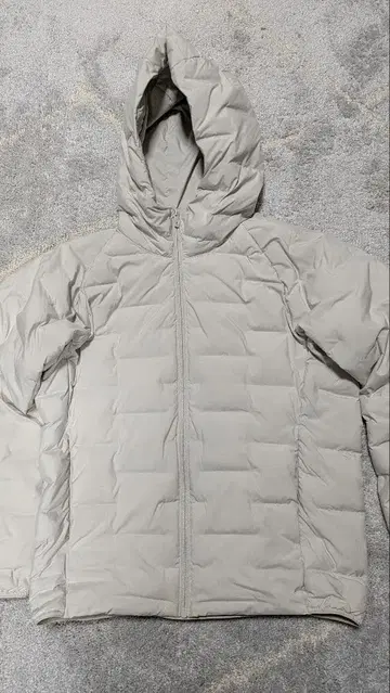 유니클로 퍼프 테크 후드티 남성용 S 사이즈