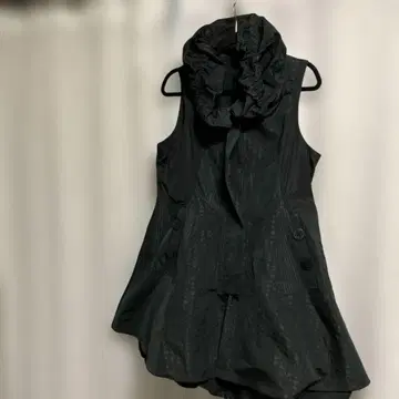 에이코 콘도 블랙 프릴 베스트