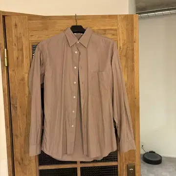 AURALEE 베이지 긴팔 셔츠