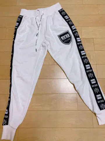 SY32 화이트 조거 팬츠