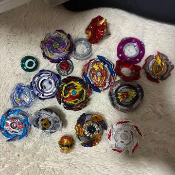 베이블레이드 세트 15개와 스타디움