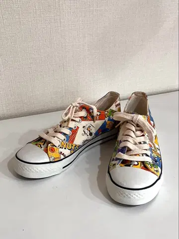 새상품, 미사용 스누피 코믹 패턴 스니커즈 23.5cm