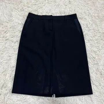 [띠어리] 무릎 기장 타이트 스커트 XO 블랙 울 실크 일본제 깔끔한