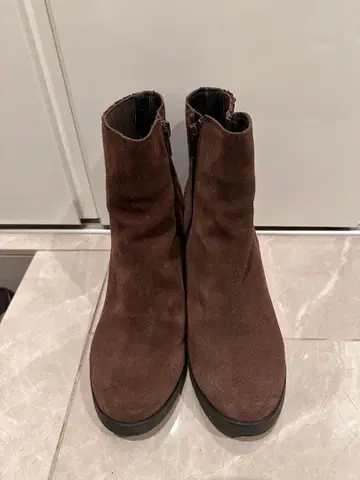 인챈티드 브라운 스웨이드 숏부츠