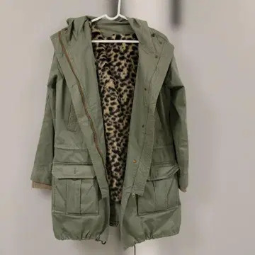 LIMITLESS LUXURY 모즈 코트 레오파드 무늬