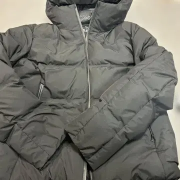 유니클로 심리스 다운 후드티 L 사이즈 UNIQLO 블랙