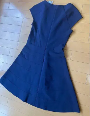 다이앤 폰 파스텐버그 네이비 반팔 원피스 사이즈 2