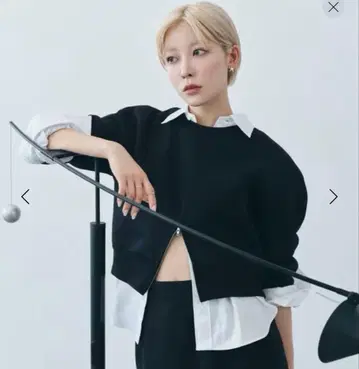 뷰티 앤 유스 지퍼 티셔츠 상의 입니다.