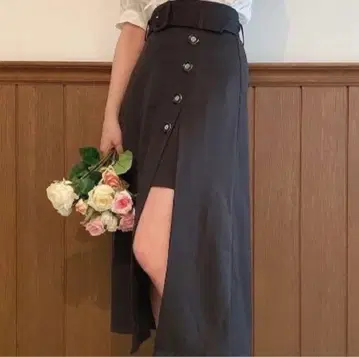 [ TORTE ] 벨트 포함 슬릿 롱 스커트 블랙