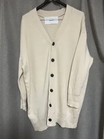 새상품급 ADAWAS 베이지 V넥 가디건