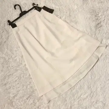 택 포함 새상품 깔끔한 화이트 스커트 M 사이즈