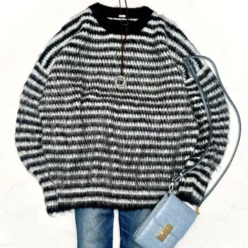 새상품급 미라 오웬 퍼프 슬리브 샤기 니트 모헤어 혼방 보더 S 사이즈