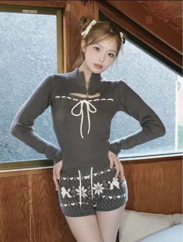 다리치 스티치 리본 오픈 니트탑 그레이