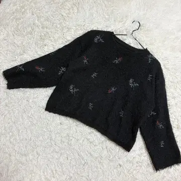 Riche glamour 니트 긴팔 꽃무늬 자수 페더 블랙 ( M )