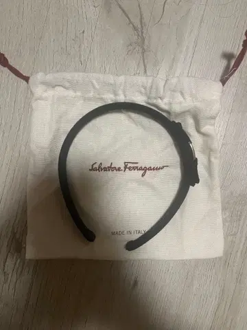 Ferragamo 리본 포함 블랙 헤어밴드