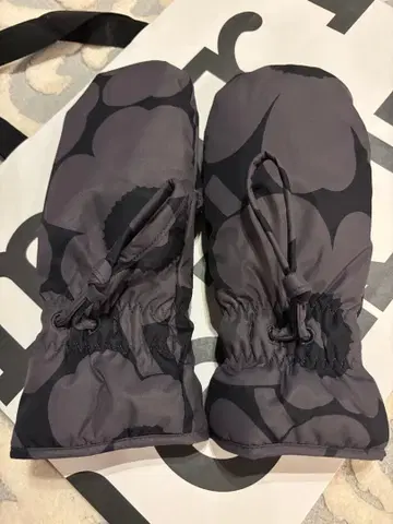 marimekko MAGNETTI UNIKKO 미튼 M 사이즈