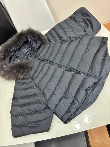 TATRAS 블랙 다운 자켓 퍼 포함