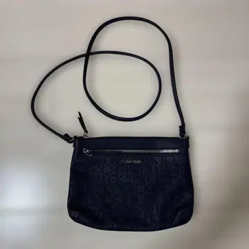 캘빈클라인 네이비 로고 숄더백