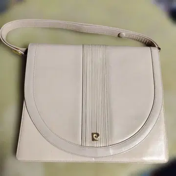 레어 피에르 가르뎅 크림색 가죽 플랩식 숄더백