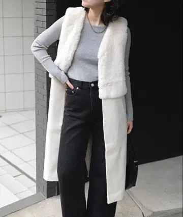 &HALF 퍼 절개 롱 베스트 화이트