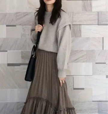 [ 새상품급 ] CLANE 클라네 백 플리츠 니트탑 풀오버 울