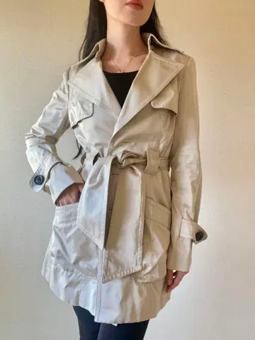 베이지 트렌치코트 허리 벨트 포함