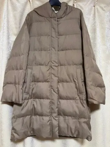 후드 부착 베이지 다운 자켓 (리버서블)