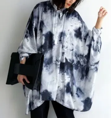 [ 새상품급 ] 완판템 수채화 패턴 돌먼 셔츠 프리 사이즈 블랙