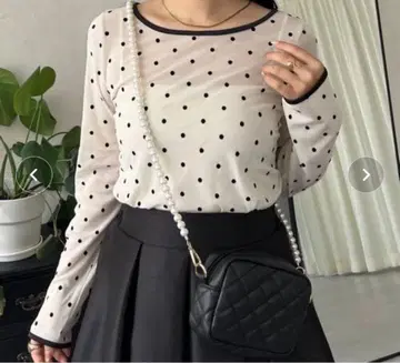 프로즈 베일 플로키 도트 보트넥 시어 탑