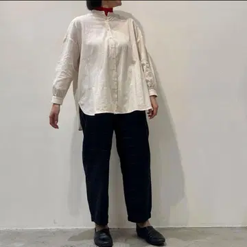 휴일과 시 에밀리 팬츠