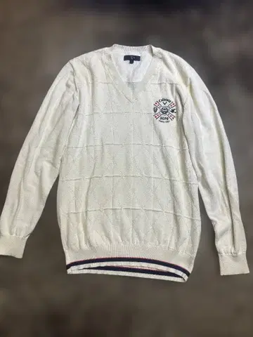 화이트 V넥 스웨터 L 사이즈