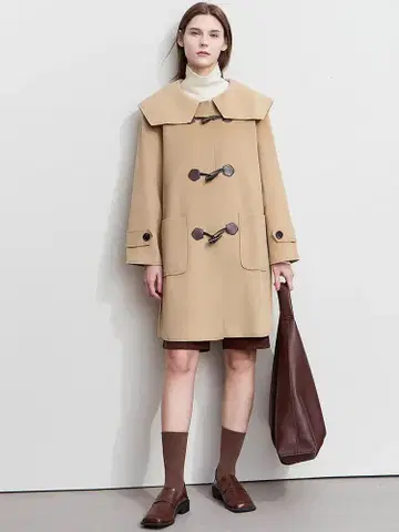 겨울 나들이에 옷깃이 매력적인 롱 코트