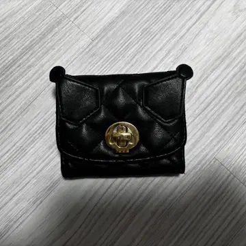 쿠로미 퀼팅 블랙 3단 폴더형 지갑