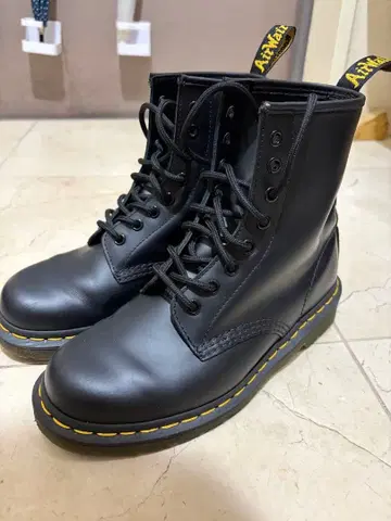 닥터 마틴 1460 블랙 부츠 UK5