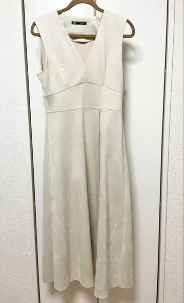 ZARA 페이크 스웨이드 오버롤 스커트 슬리브리스 롱 드레스 크림색