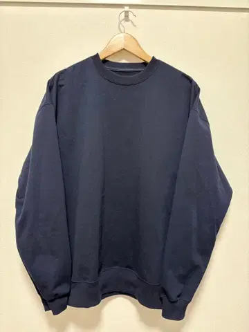 BEAMS 네이비 크루넥 맨투맨