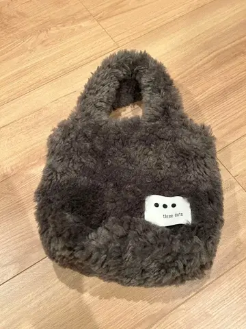 쓰리 도츠 그레이 퍼 백