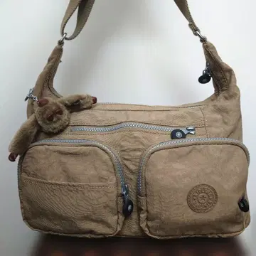 Kipling 숄더백 참 포함 새상품급