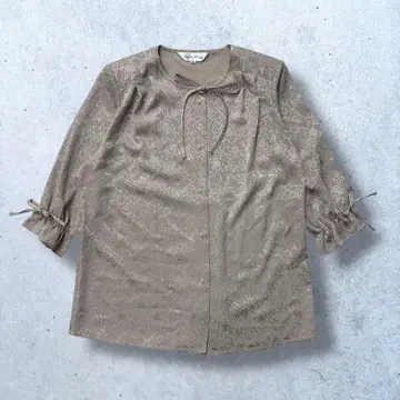 리본 포함 5부 소매 블라우스 꽃무늬 베이지 페미닌 고급