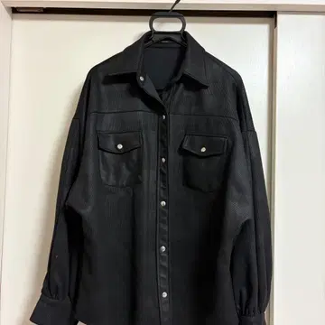 EMODA 블랙 포켓 부착 셔츠 자켓