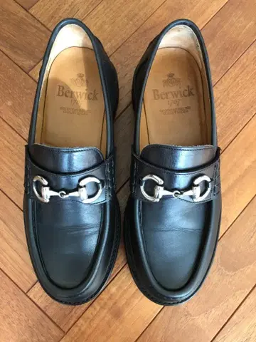 Berwick 블랙 로퍼 사이즈 6 5387