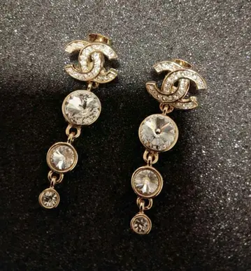 미사용 새상품 CC 마크 스톤 귀걸이