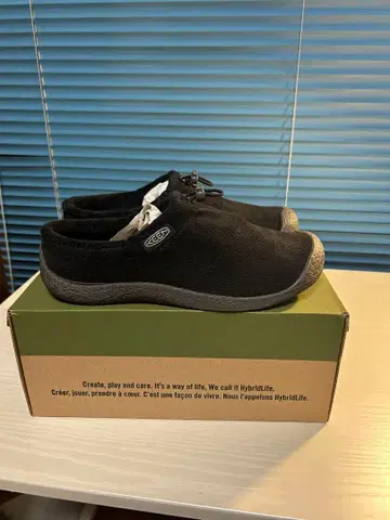 KEEN 코듀로이 블랙 슬립온 26