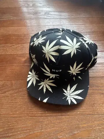 HUF 나뭇잎 패턴 캡