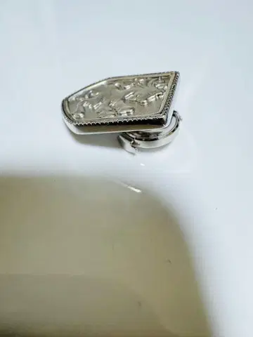 실버 라이온 문장 브로치