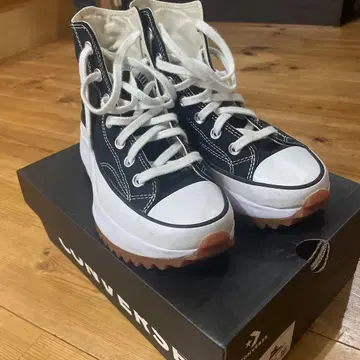 CONVERSE 하이컷 스니커즈 블랙/화이트